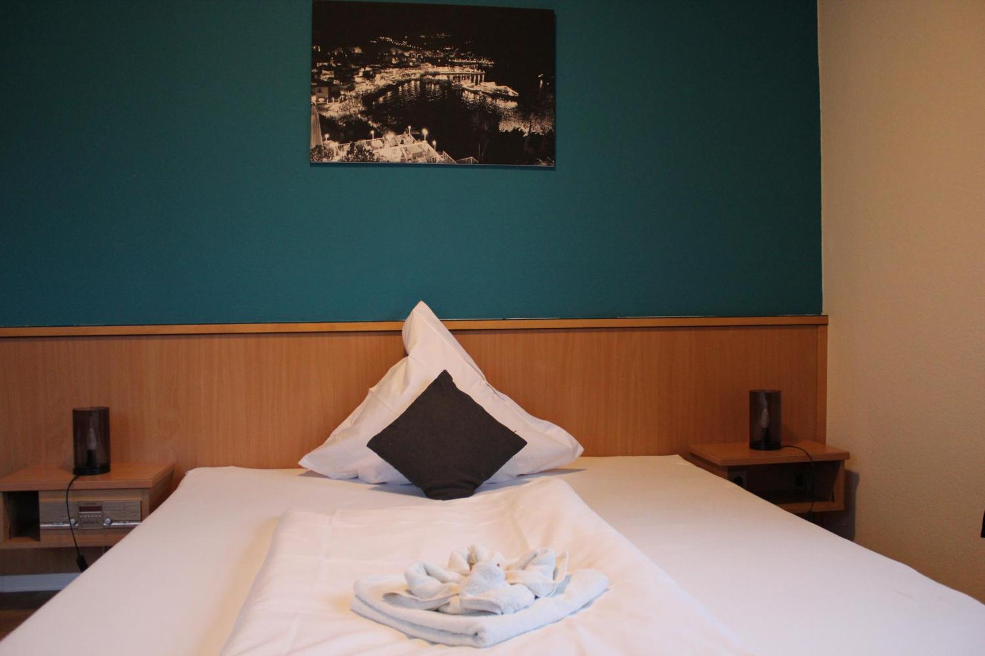 Olympia Hotel & Restaurant Inden Екстериор снимка