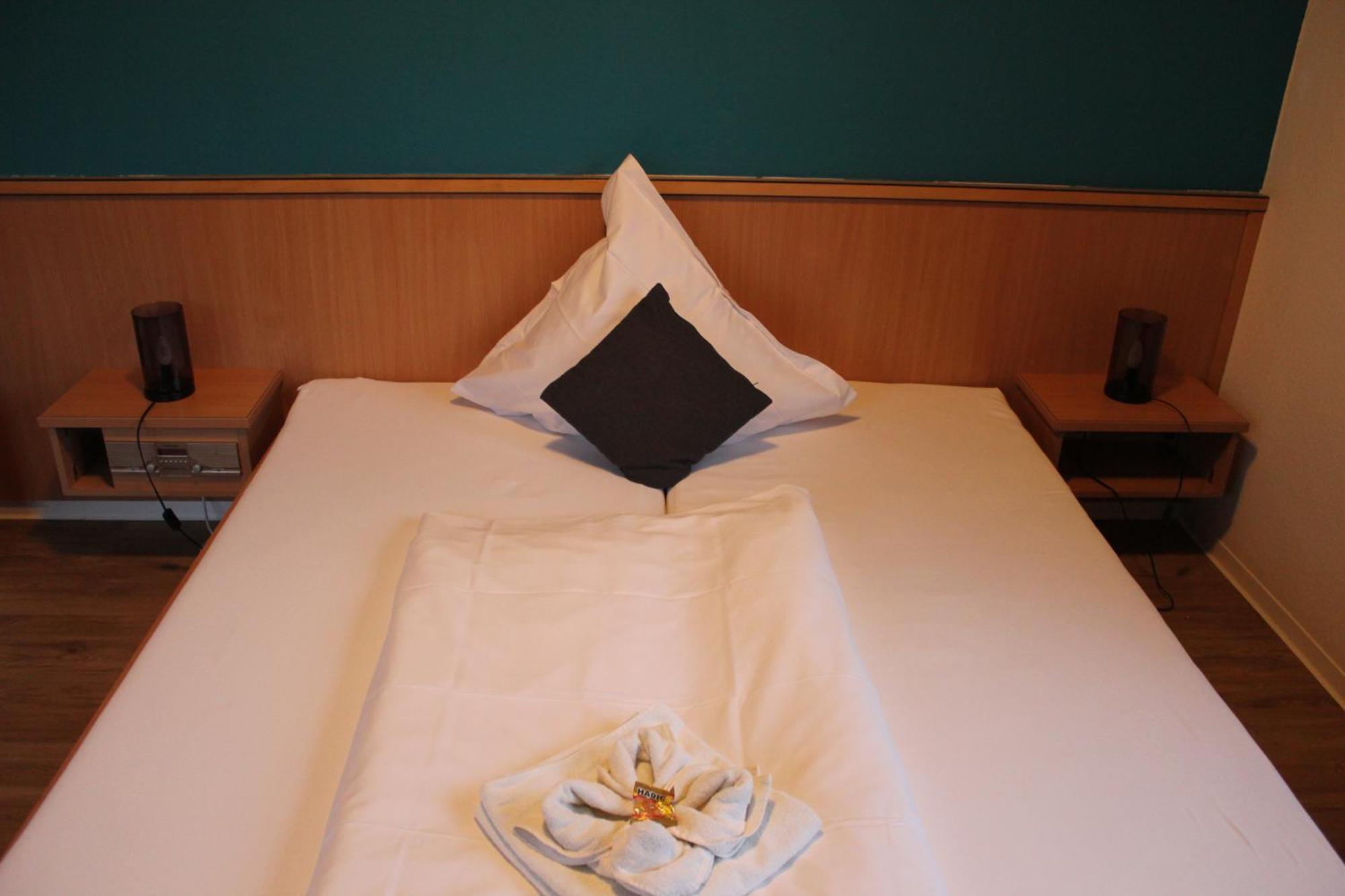 Olympia Hotel & Restaurant Inden Екстериор снимка