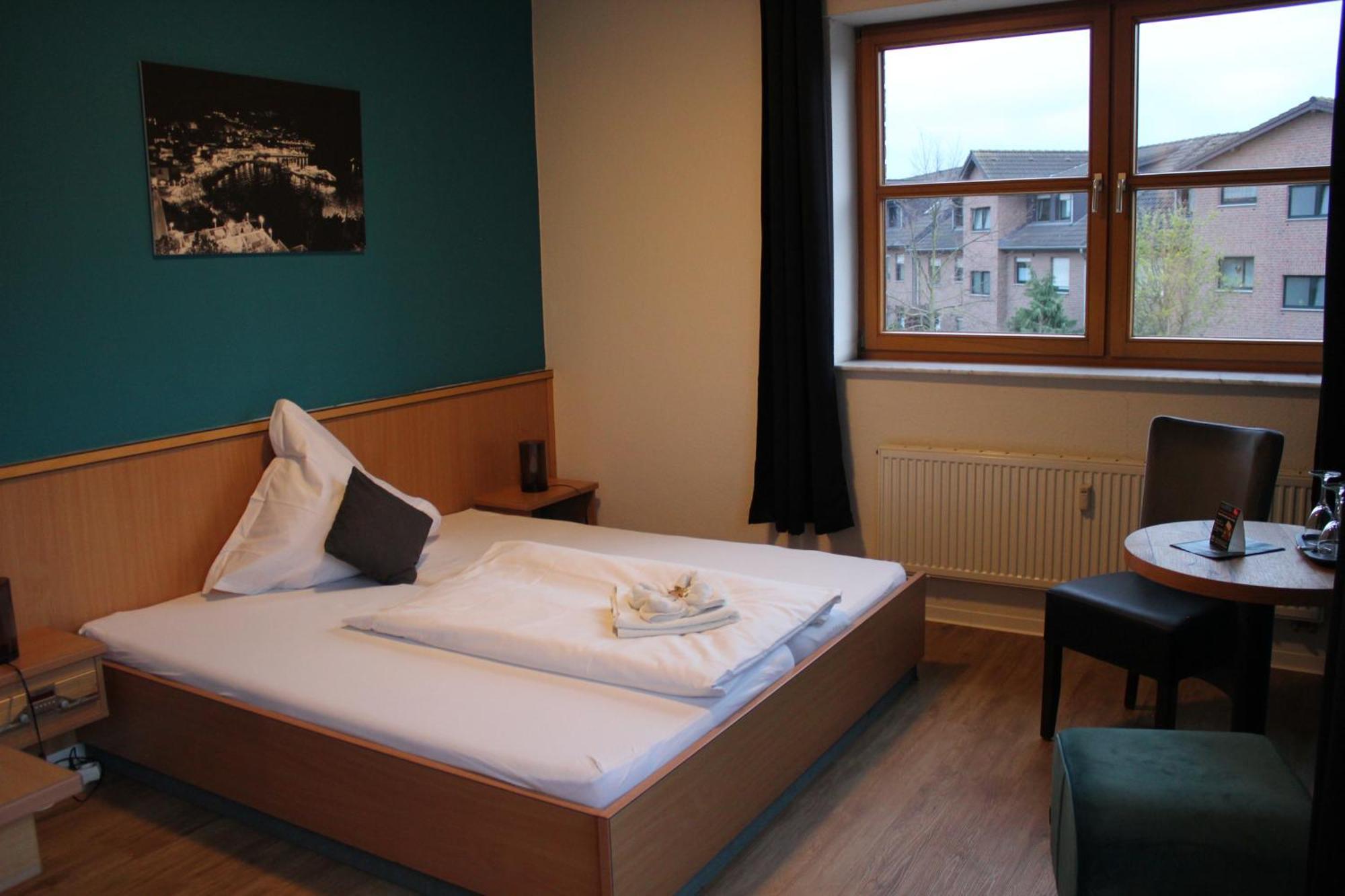Olympia Hotel & Restaurant Inden Екстериор снимка