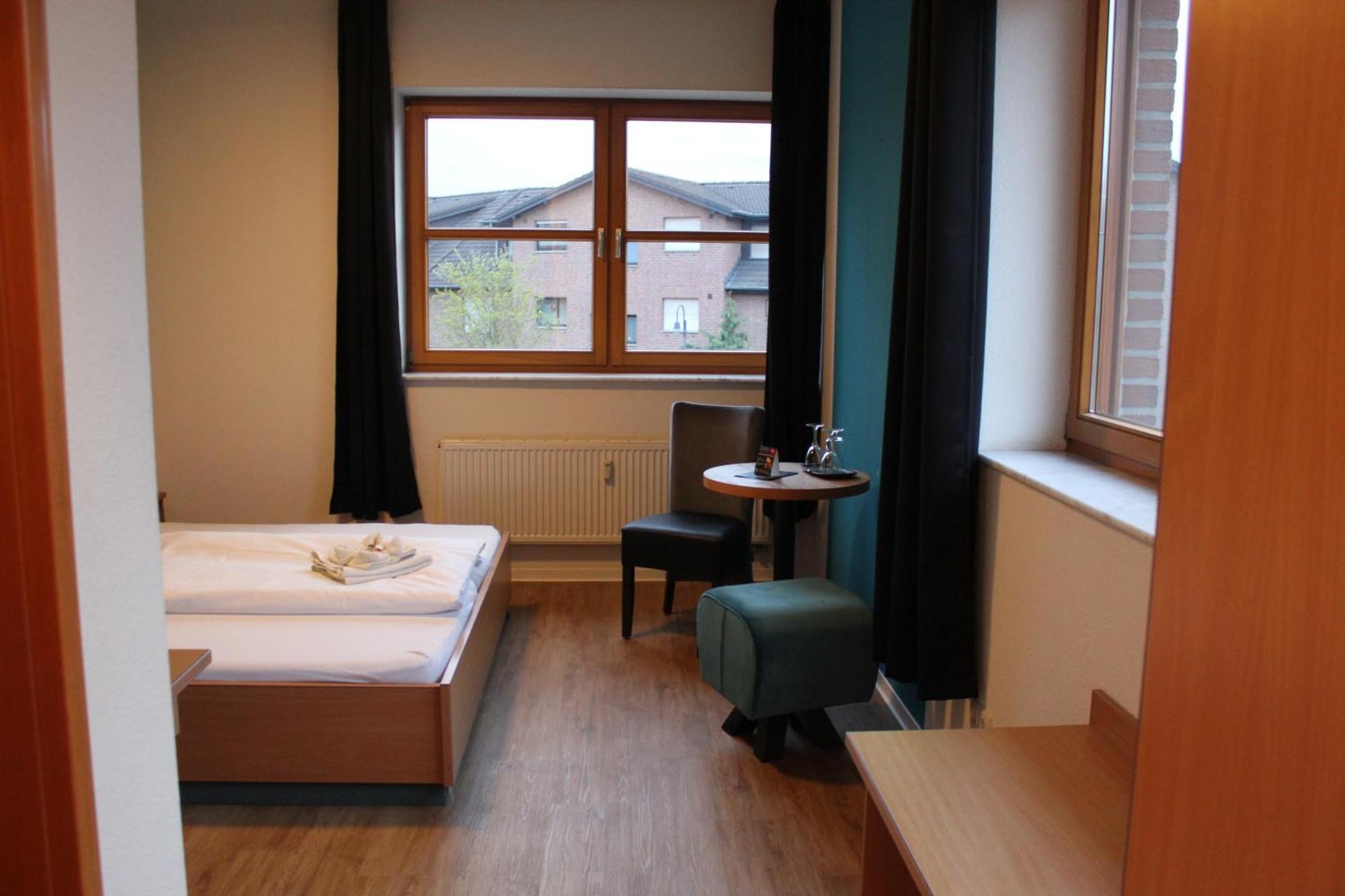 Olympia Hotel & Restaurant Inden Екстериор снимка