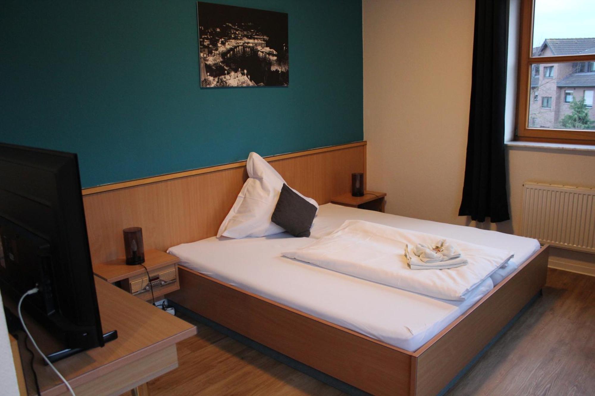 Olympia Hotel & Restaurant Inden Екстериор снимка