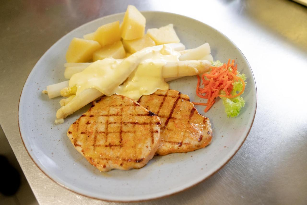 Olympia Hotel & Restaurant Inden Екстериор снимка